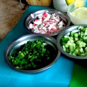 Салат с крабовыми палочками: вкусные рецепты