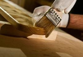 Kako barvati leseno hišo: pregled materialov, nasvetov in priporočil. Kakšno barvo barvati hišo