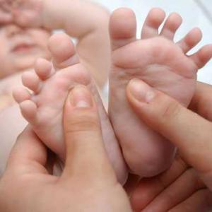 Klinični pregled otrok prvega leta življenja: kaj je ta postopek?