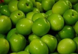 Zelenjavna omaka za zimo z zeleno in jabolki