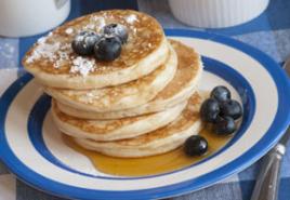 Üppige Pfannkuchen mit Sauermilch: Zutatenliste und Rezept