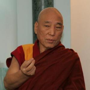 Yeshe-Lodoi Rinpoche (Yelo Tulku) Yelo Rinpoche službenik