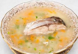 Geheimnisse des Kochens von echter Fischsuppe